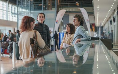 4 Passagers hall aeroport Nimes Credit Fanny Combes po Nimes Metropole