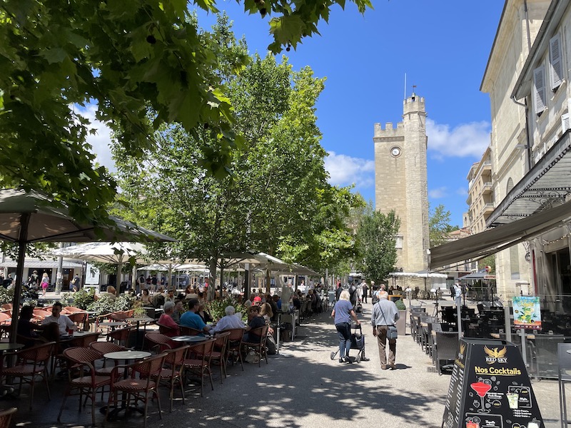 Avignon place restaurants ©Jeremy Flament