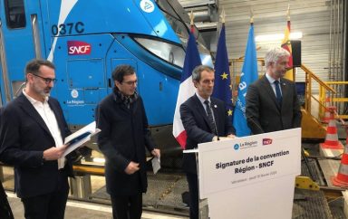 AURA wauquiez signature convention SNCF TER 2