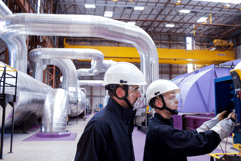 1339960 Thibault Pringarbe, apprenti dans le nucléaire RETOUCHEE (2) min (1) (2)