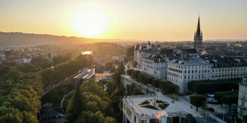 pau boulevard pyrenees aerienne 02 pau pyrenees tourisme 1 1920x960