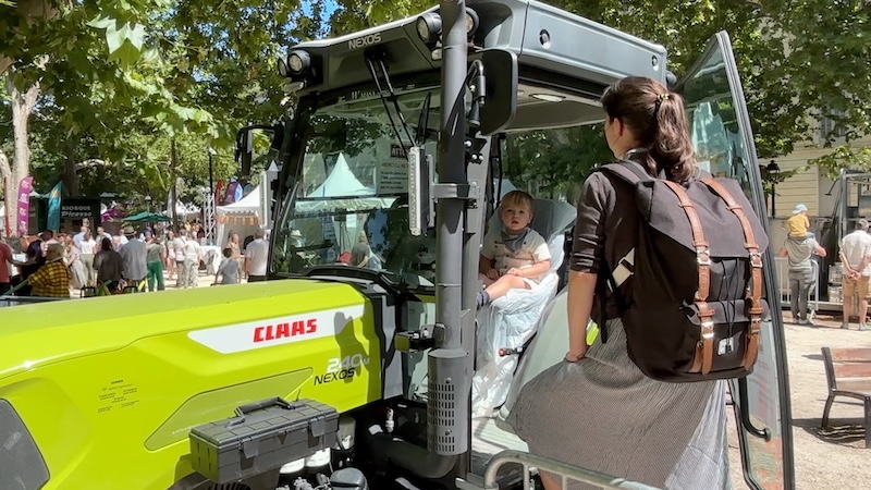 Nimes journées des saveurs tracteur agriculteur