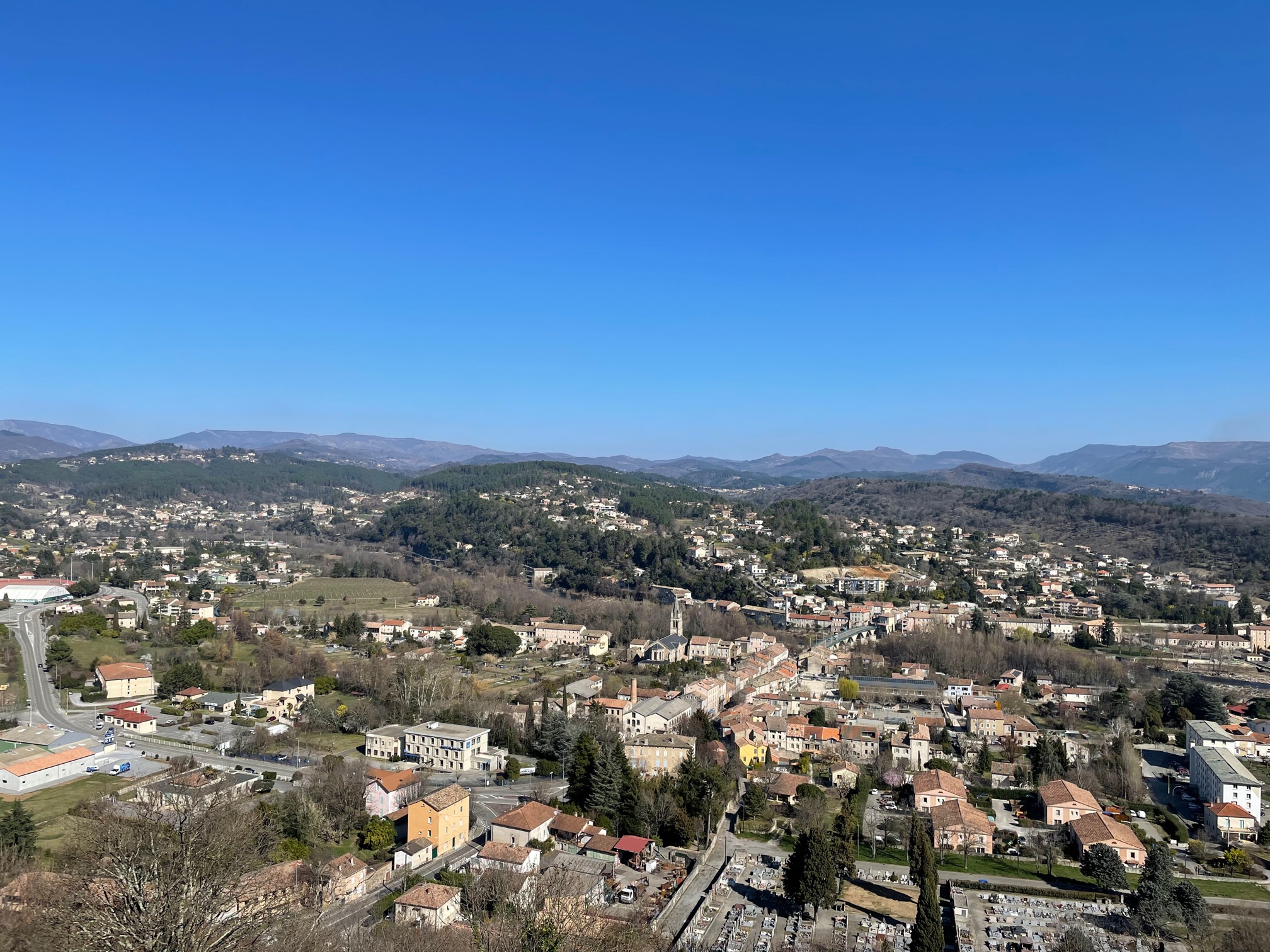 Ardèche : Les Laboratoires Bausch & Lomb vont doubler leur capacité de collyres et créer 40 nouveaux emplois 